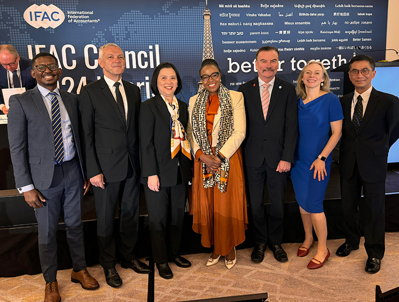 L - R: Vincent Motholo, SAICA Board Chairman; Jean Bouquot, IFAC President; Lindawati Gani, IAI representative and IFAC PAIB Advisory Group member; Patricia Stock, SAICA CEO; Lee White, IFAC CEO; Taryn Rulton, IFAC Deputy President; and Professor Sidharta Utama, IFAC Board member